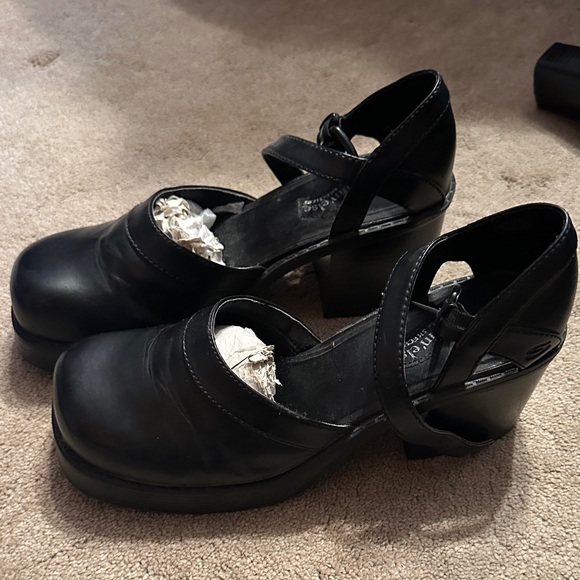 Skechers Black Platform Shoes - Picture 2 of 8